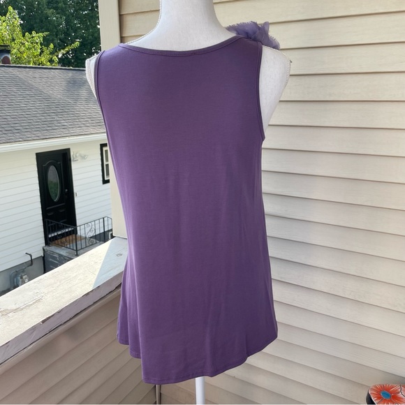 B’leev Drape Front Sleeveless Top with Flower Embellishment Size XL - Picture 3 of 9